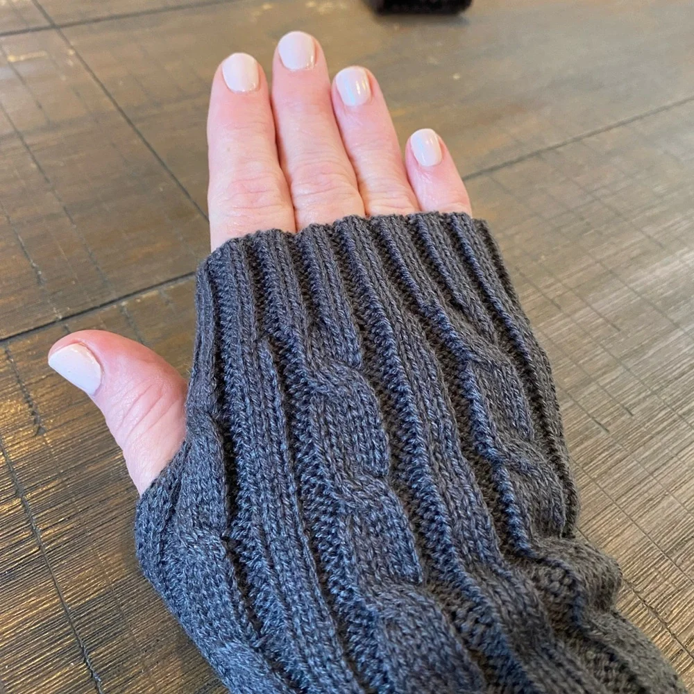 🌸BACK IN!! 2 PAIR 12” Cable Knit Hand/Arm Warmers